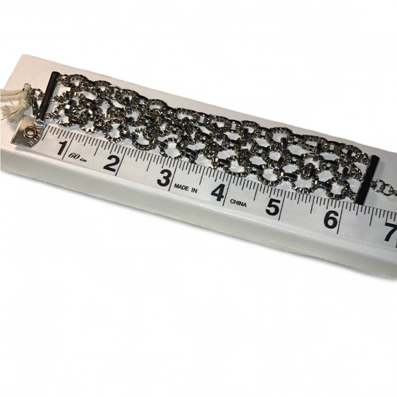 Silver chain link Jessica Simpson bracelet - Picture 4 of 4